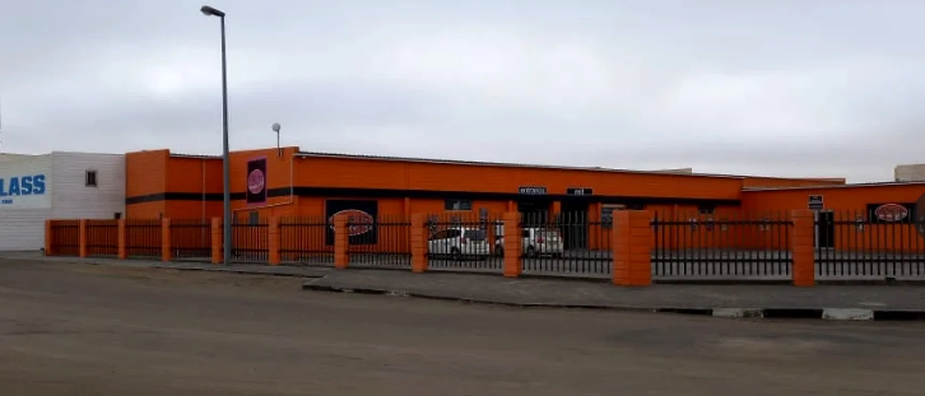 Metro Wholesale — photograph 2