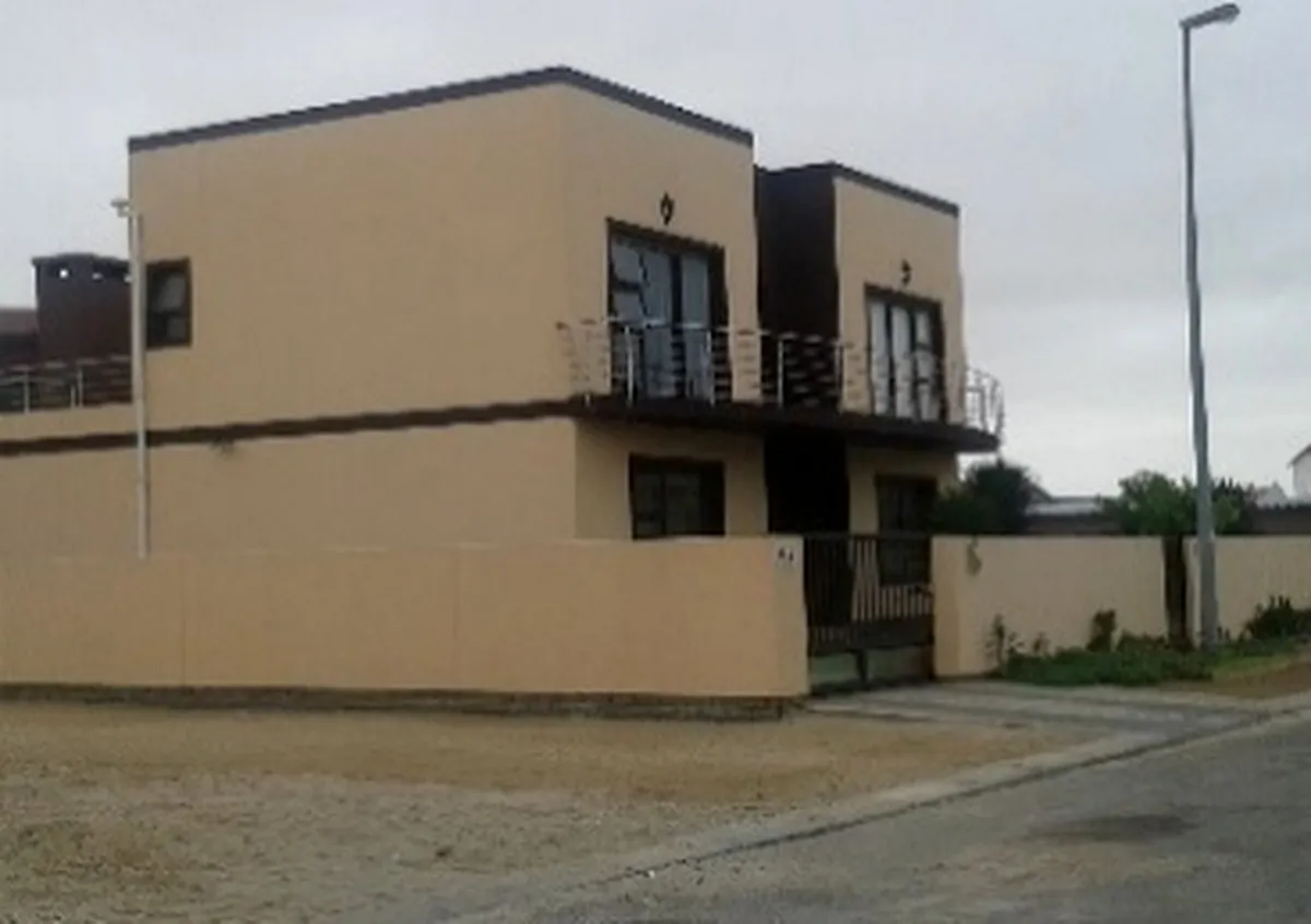 Family Home, Mile 4 — photograph 4